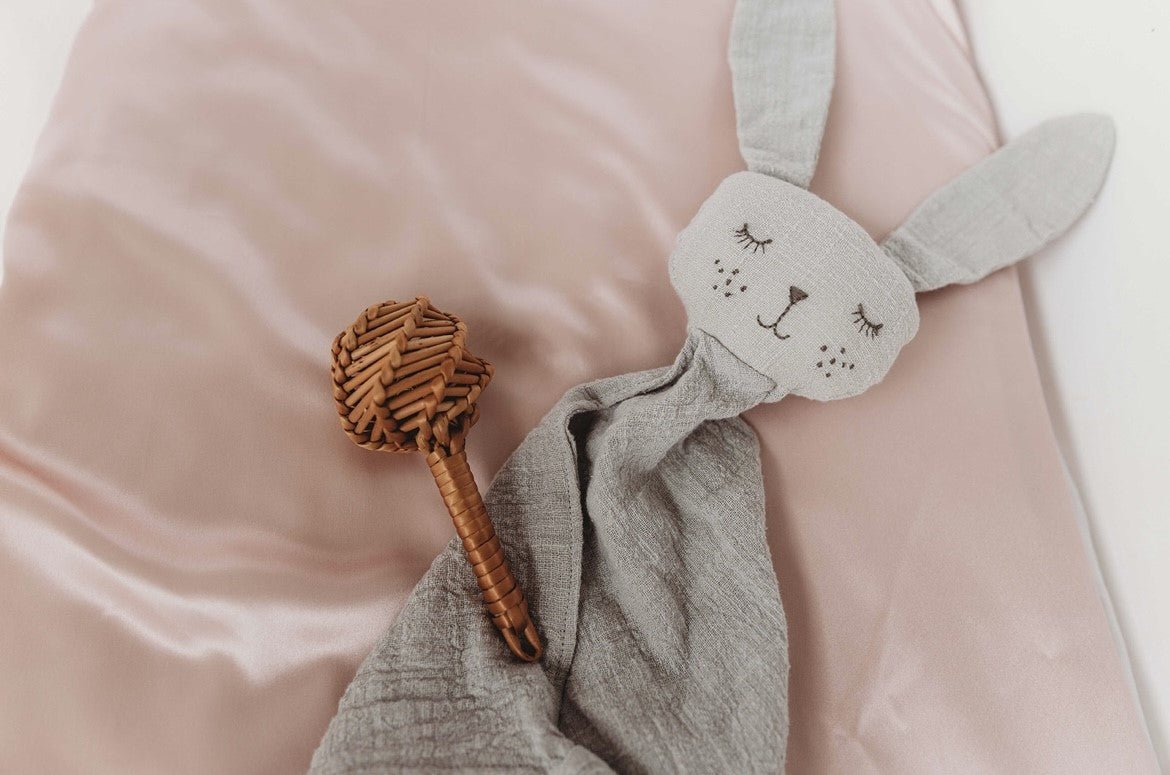 What is the best cot sheet for baby hair, bald spots, skin and sleep? - Manuka Dreams