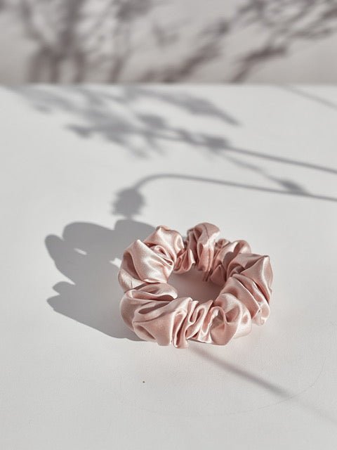 PAMPER SET - One Pure Blush Pink Silk Pillowcase, One Manuka Lavender Sleep Mist & One Pure Silk Scrunchie - Manuka Dreams