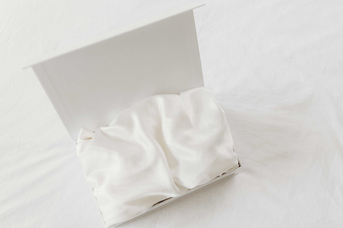 PURE SILK FITTED BABY SHEET - Bassinet Size - Manuka Dreams