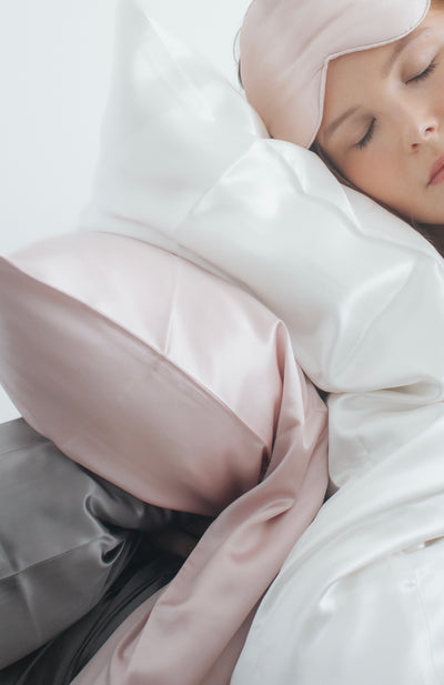 TRAVEL HYDRATING BEAUTY SLEEP SET - Manuka Lavender Hydrating Sleep Mist, Pure Silk Eye Mask, Pure Silk Pillowcase & Pure Silk Scrunchie In Reusable Soft Bag