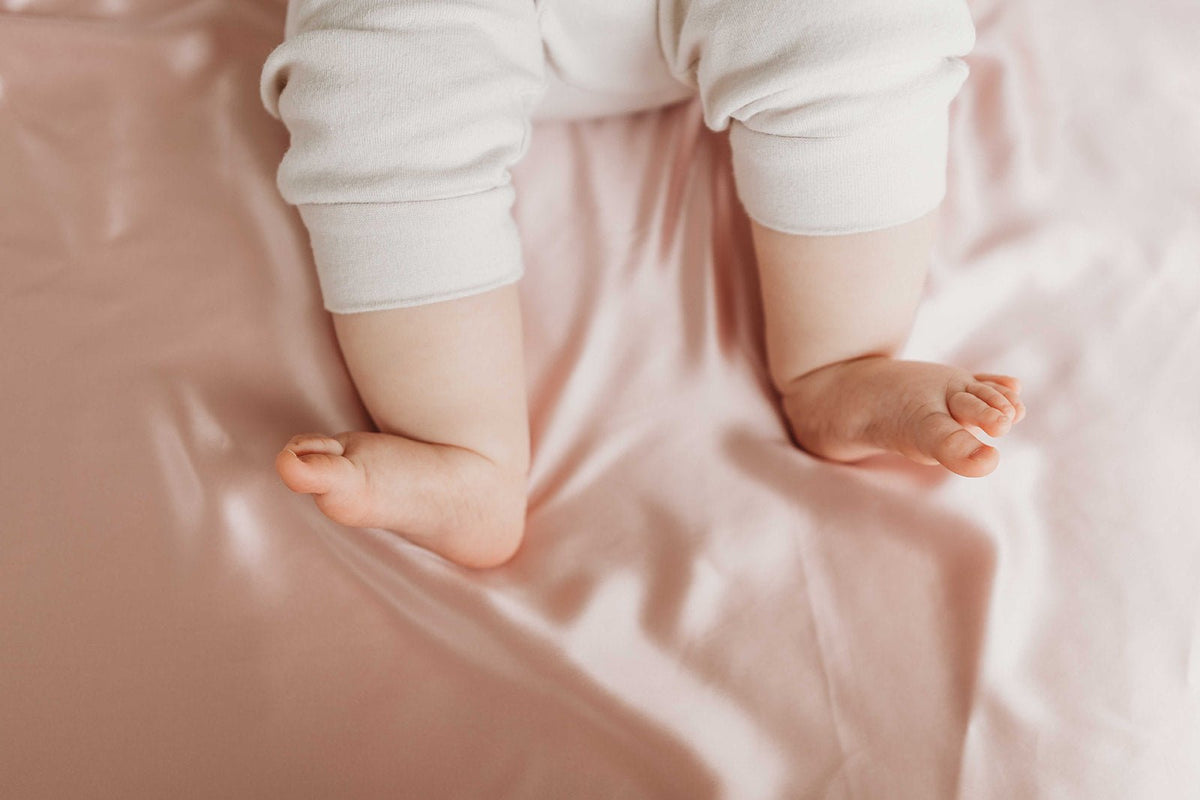 PURE SILK FITTED BABY SHEET - Cot Size - Manuka Dreams