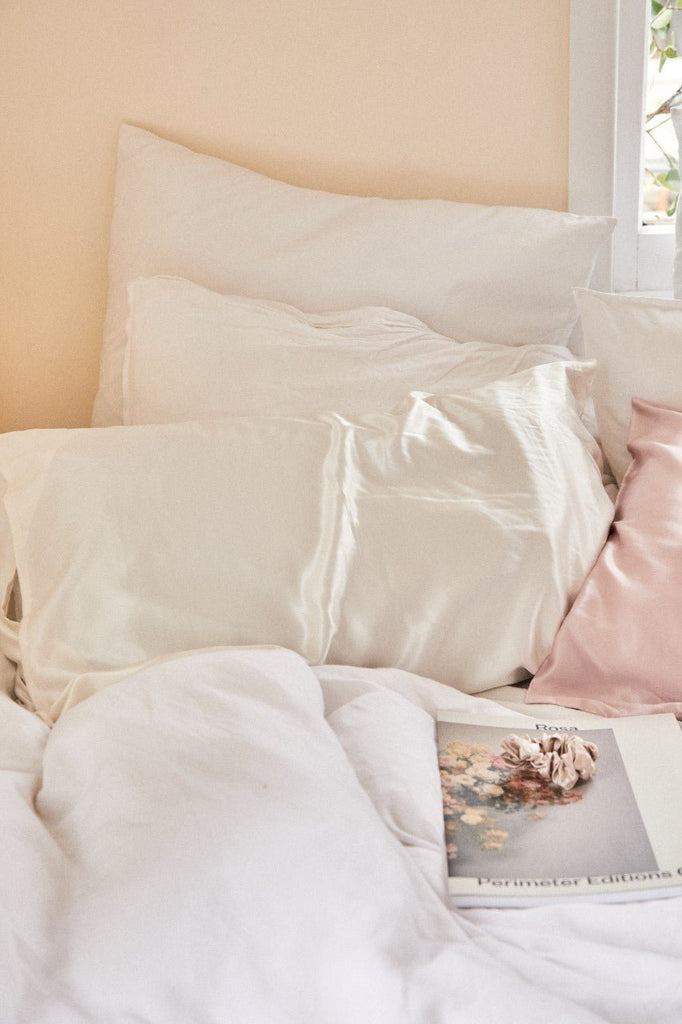 SILK DREAMS - One Pure Silk Pillowcase & Three Large Pure Silk Scrunchies - Manuka Dreams
