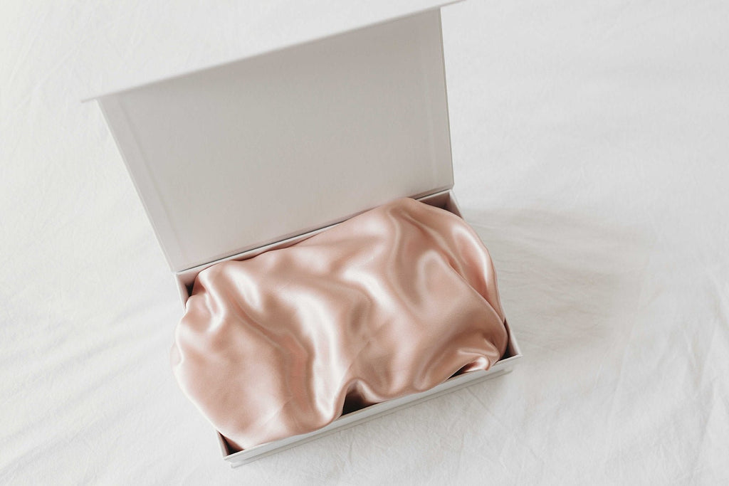 BABY SHOWER IDEA GIFT SET - Pure Silk Pillowcase & Pure Silk Fitted Bassinet Sheet - Manuka Dreams