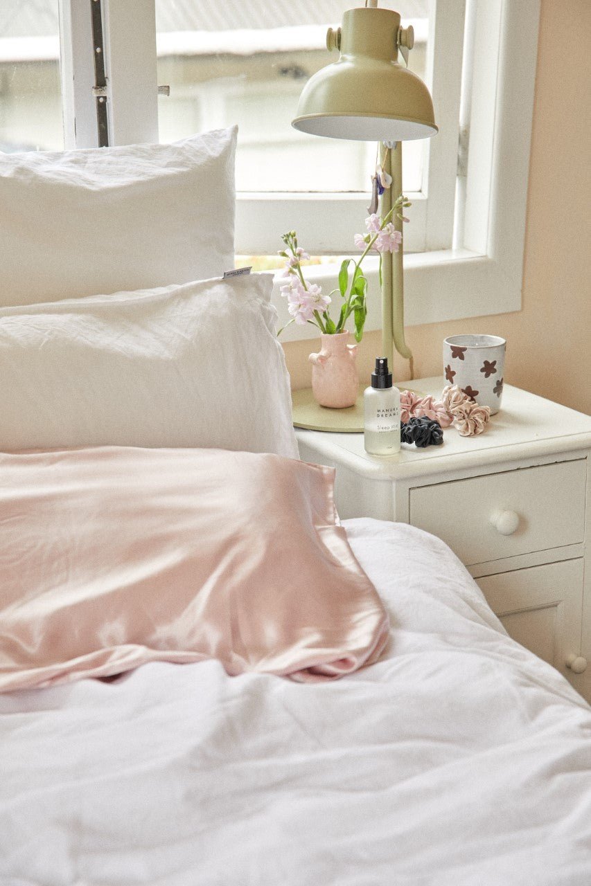 THE SIGNATURE SLEEP SET - One Pure Silk Pillowcase & One Manuka Lavender Sleep Mist - Manuka Dreams